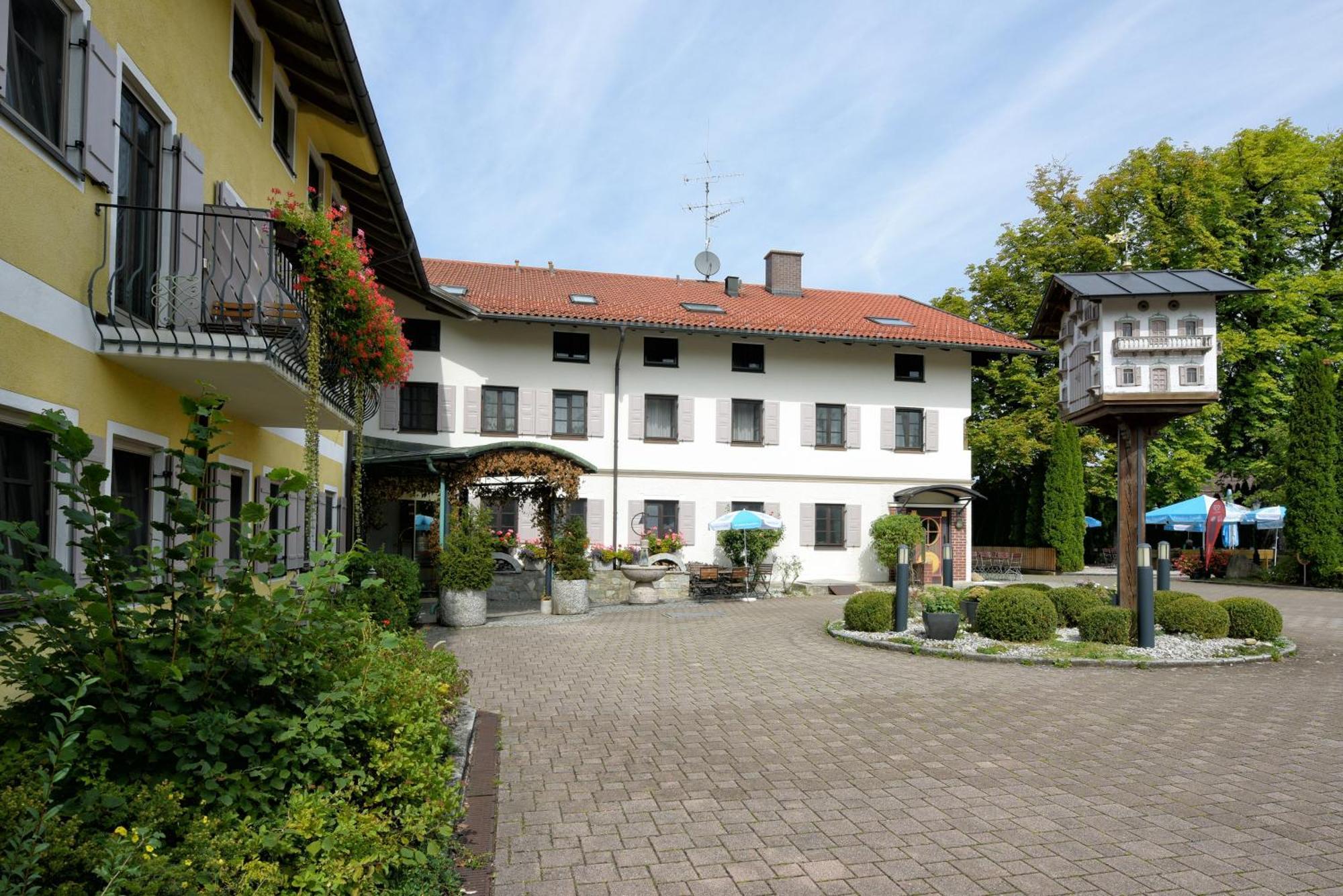 Hotel Neuwirt Sauerlach Eksteriør billede