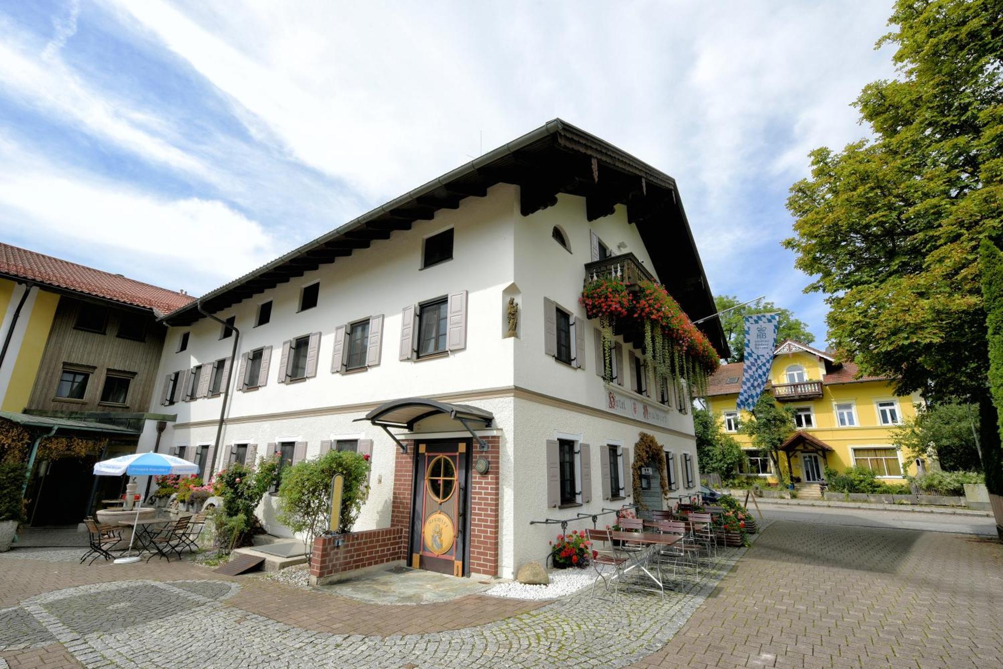 Hotel Neuwirt Sauerlach Eksteriør billede